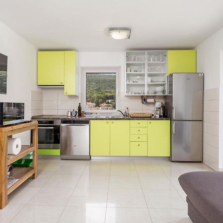 2 Bedroom Awesome Apartment In Вели-Лошинь Экстерьер фото