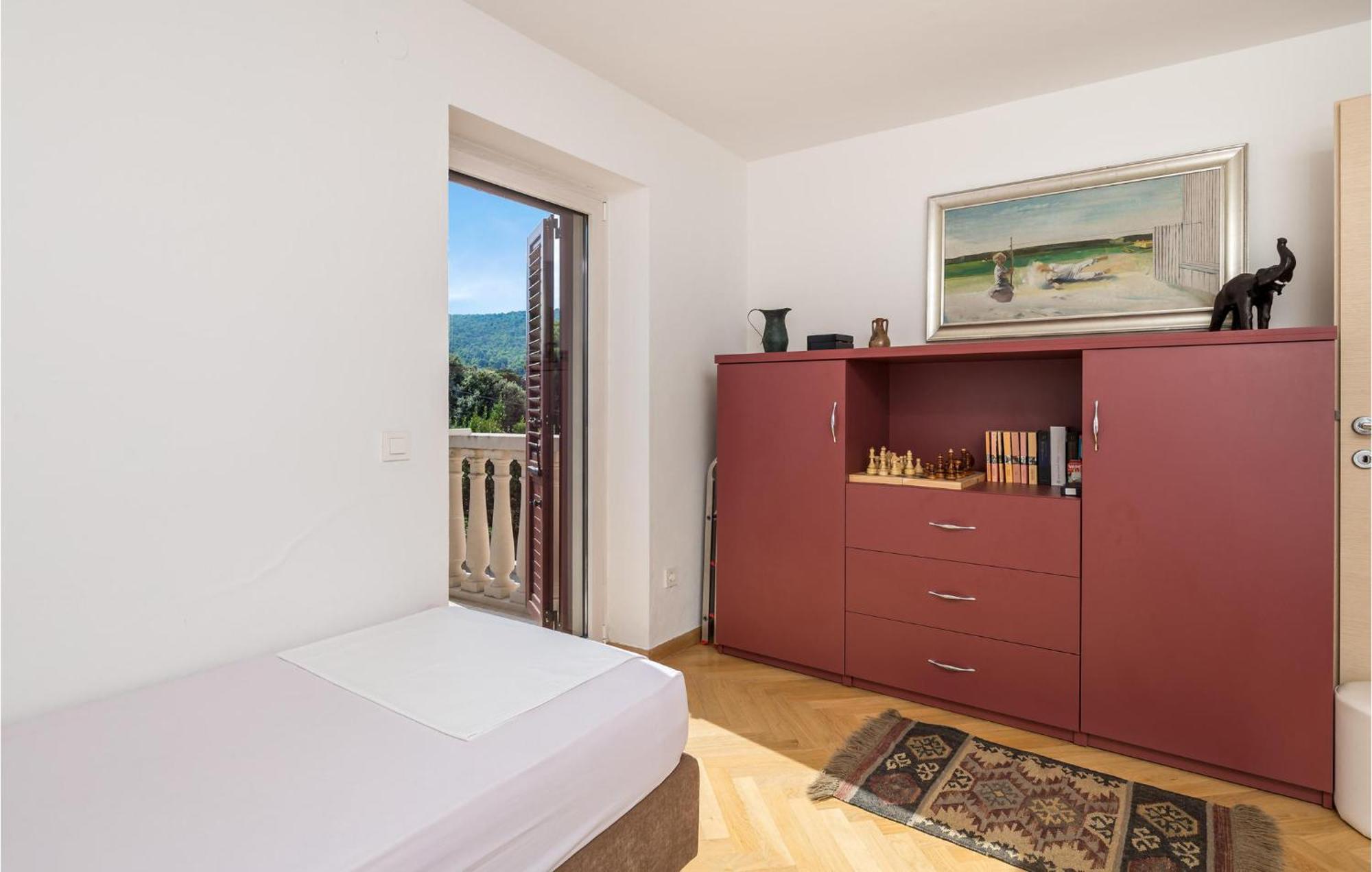 2 Bedroom Awesome Apartment In Вели-Лошинь Экстерьер фото