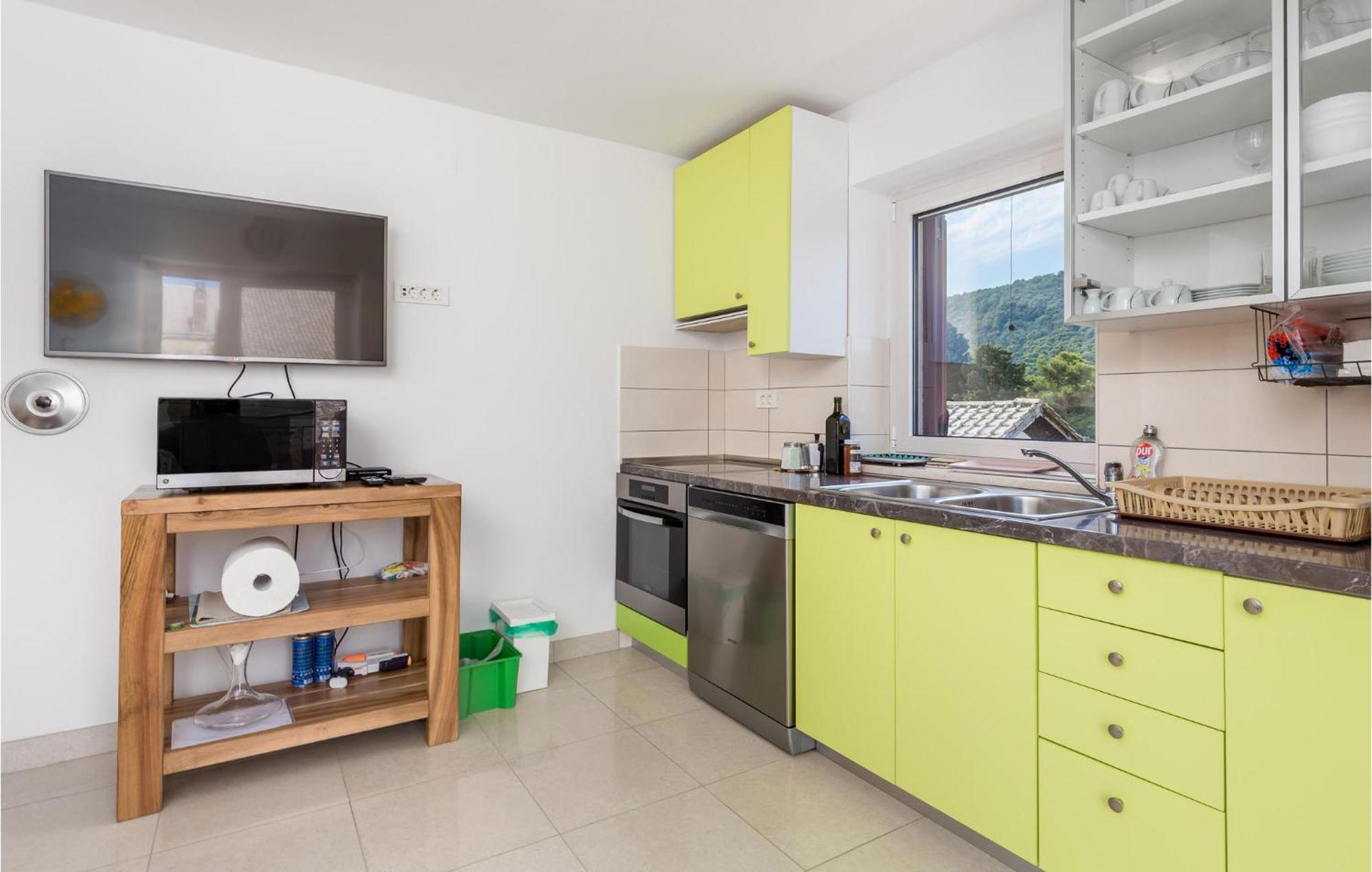 2 Bedroom Awesome Apartment In Вели-Лошинь Экстерьер фото